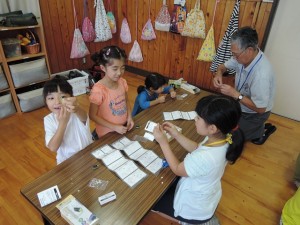 再エネ事業田野小児童クラブ ソーラーバッタ製作